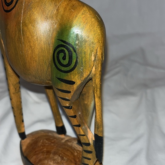 Hand carved giraffe, by craftsmen of Kenya from African muhuhu wood 12” tall - Picture 11 of 17